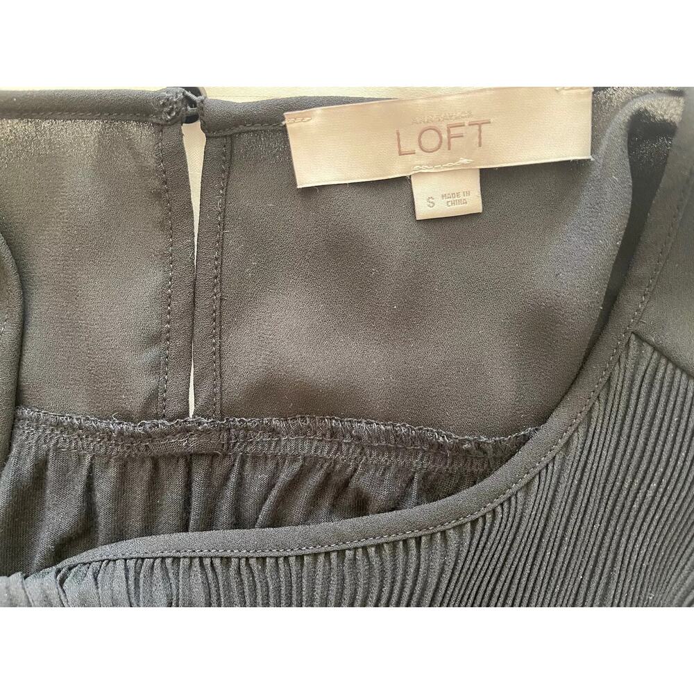 LOFT Pleated Flowy Black Sleeveless Tank Blouse Size Small - Picture 7 of 13